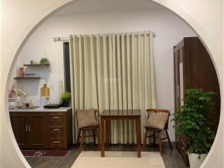Cho thuê căn hộ bình thạnh, tách bếp, cửa sổ thoáng, thang máy gần ngã tư hàng xanh, điện biên phủ