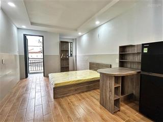 Cho thuê căn hộ quận 10 có ban công mới 100% full nt gần đh kinh tế