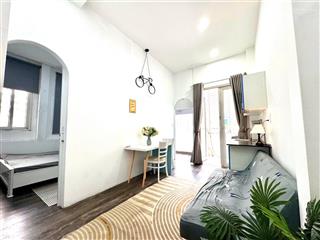 Căn hộ 2pn ngay quận 1 có ban công full nt mới + thang máy