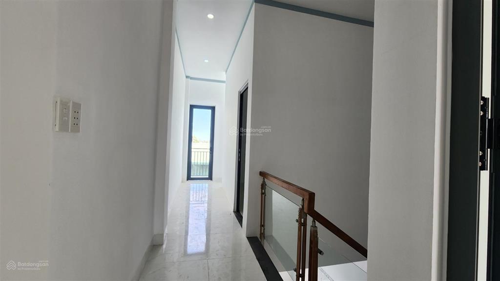 Cần tiền bán gấp căn nhà 1 lầu 1 trệt nằm gần cây xăng 75  đồng khởi