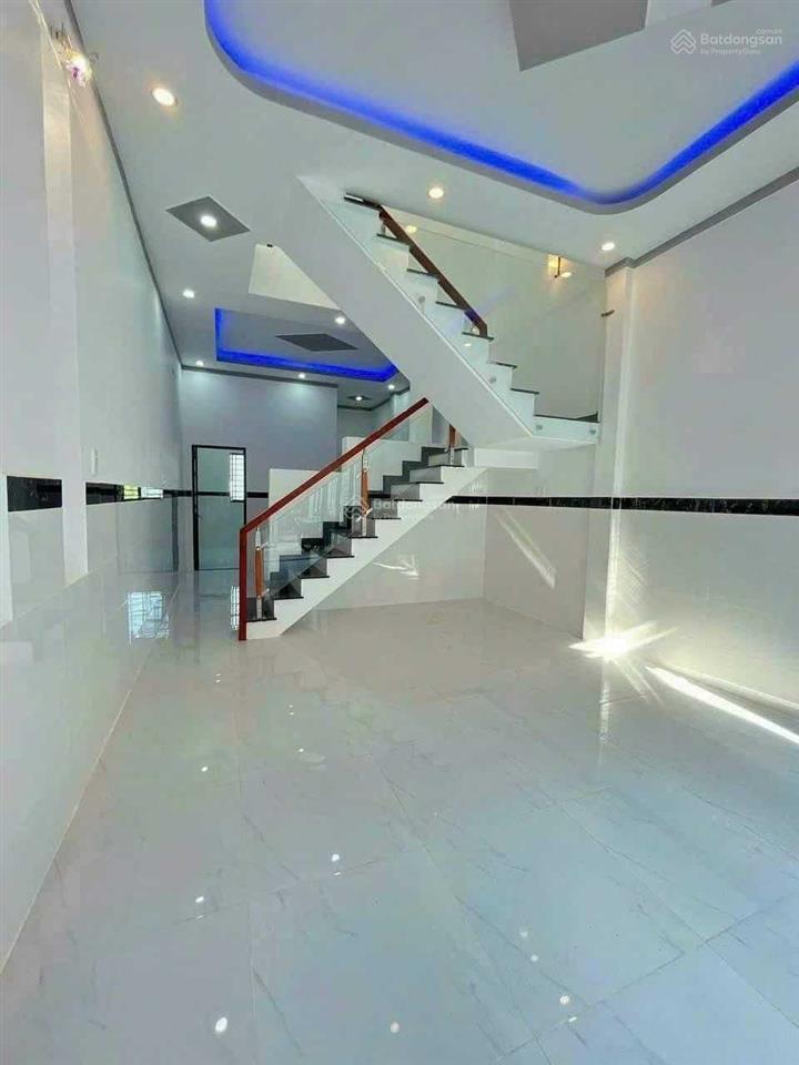 Bán gấp căn nhà 1 trệt 1 lầu mới xây nằm cuối đường huỳnh văn nghệ