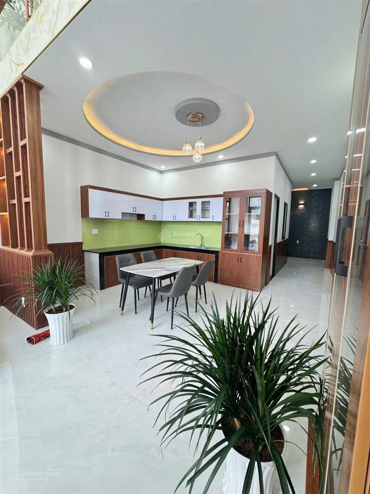 Gia đình tôi chuyển về quê cần bán gấp căn nhà sổ riêng nằm cuối đường huỳnh căn nghệ bửu long