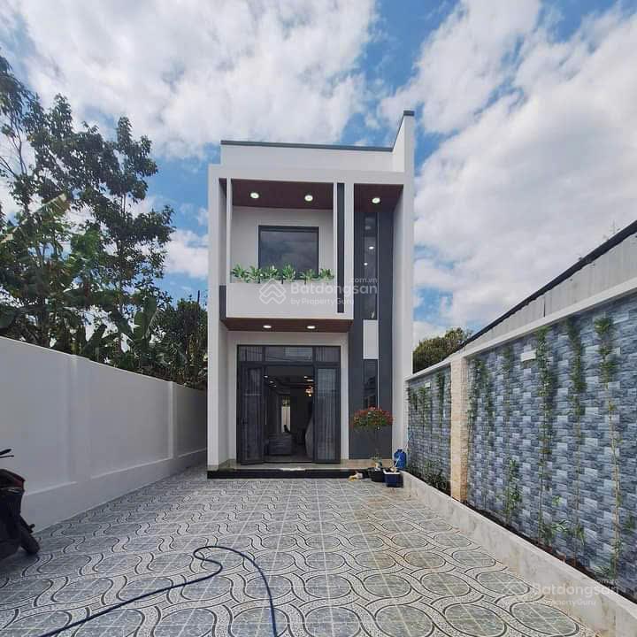 Hạ giá 100 triệu bán gấp nhà 1 trệt 1 lửng mới xây nằm cuối đường huỳnh văn nghệ