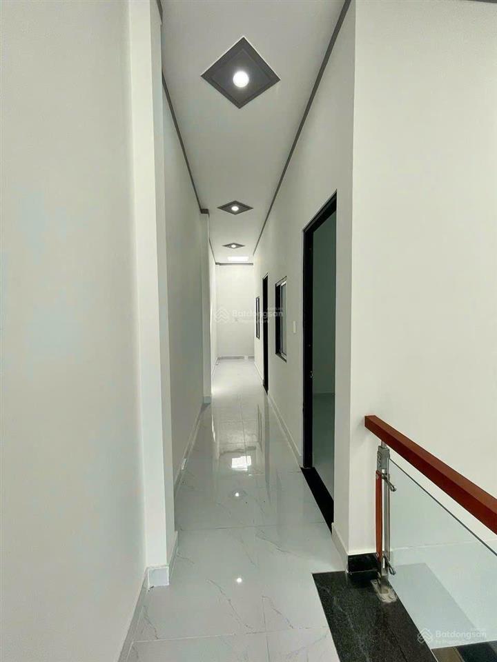 Bán gấp căn nhà 1 trệt 1 lầu nằm ngay trạm thu phí bửu long