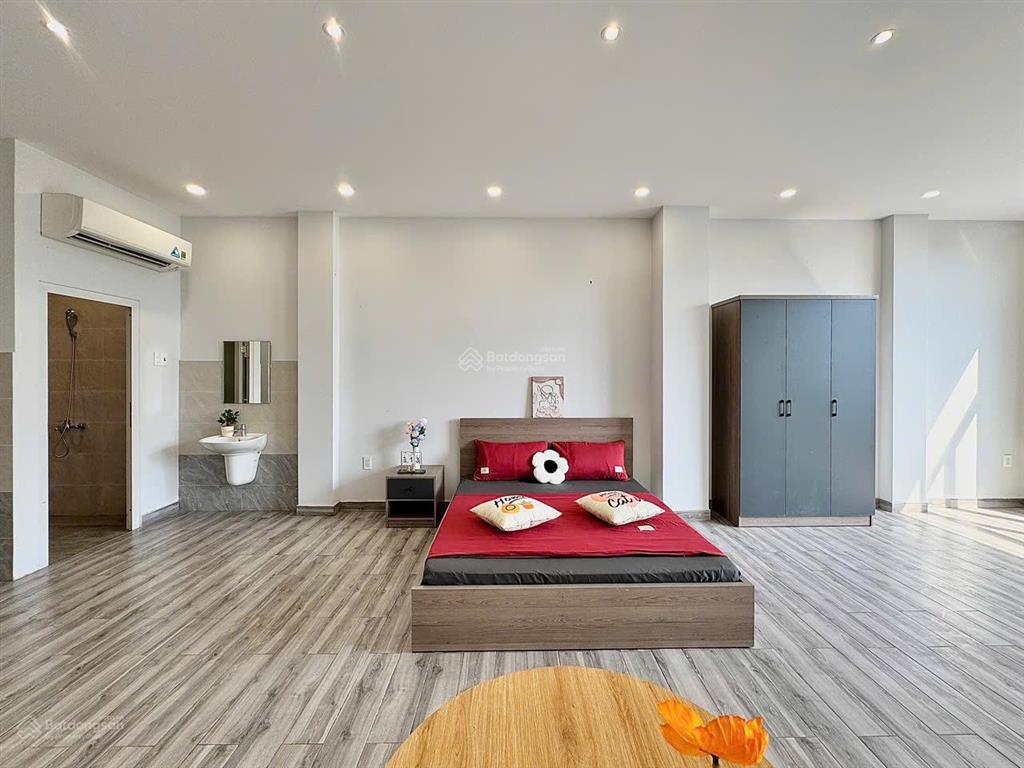 Căn hộ full nội thất cửa sổ trời ngay trung tâm quận 2