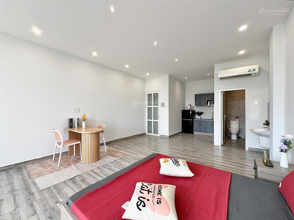 Căn hộ full nội thất cửa sổ trời ngay trung tâm quận 2