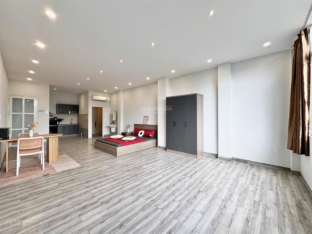 Căn hộ full nội thất cửa sổ trời ngay trung tâm quận 2