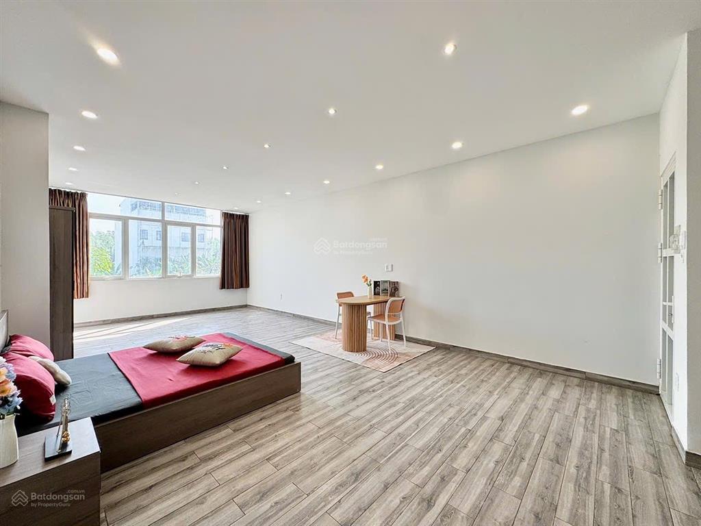 Căn hộ full nội thất cửa sổ trời ngay trung tâm quận 2