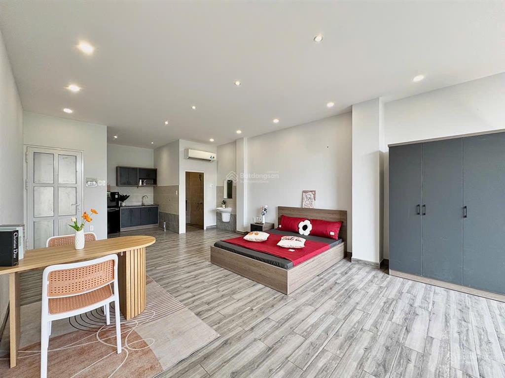 Căn hộ full nội thất cửa sổ trời ngay trung tâm quận 2