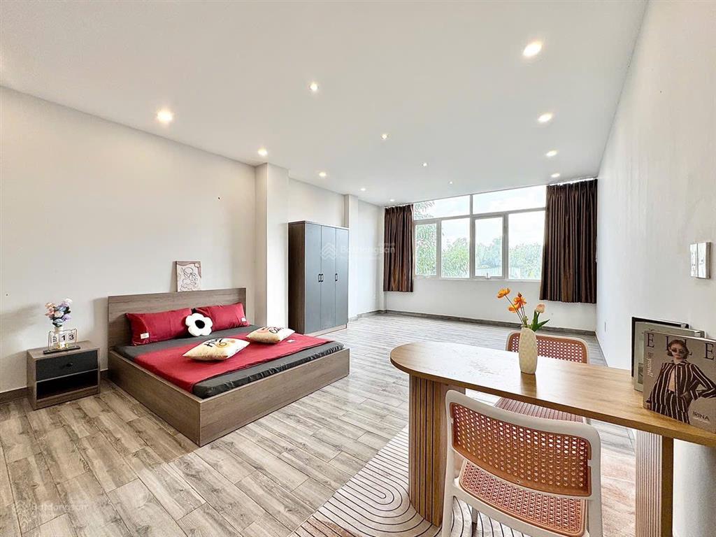 Căn hộ full nội thất cửa sổ trời ngay trung tâm quận 2