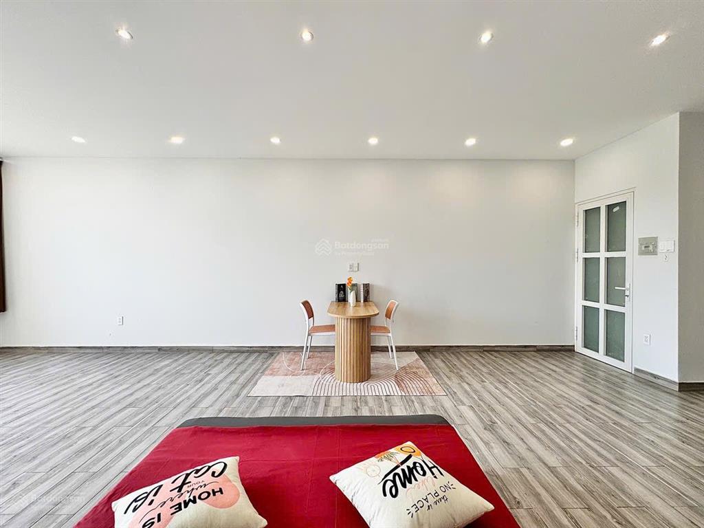 Căn hộ full nội thất cửa sổ trời ngay trung tâm quận 2