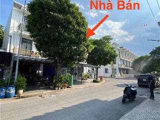 Giảm 200tr bán căn nhà phố đông hưng  ngay sân vận động tp dĩ an