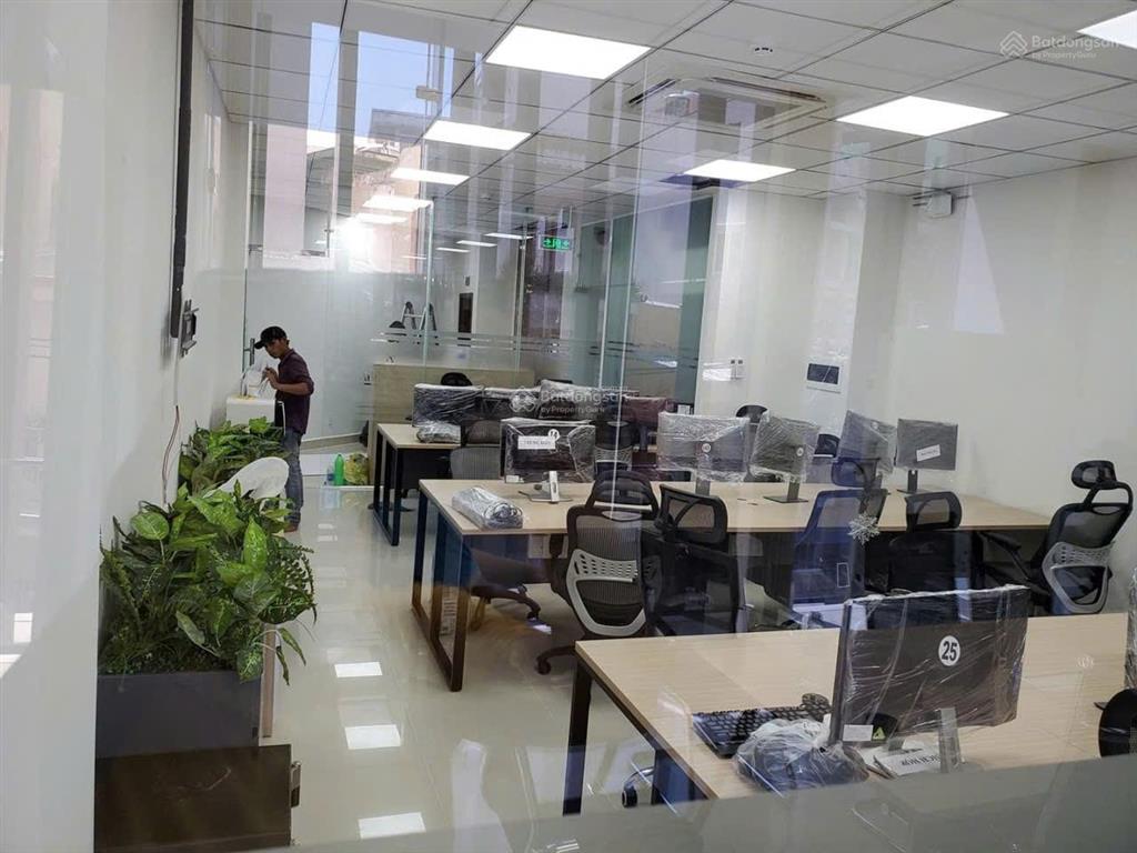 Văn phòng trệt q1 diện tích 85m2 giá 20 triệu/th tòa nhà vp mặt tiển nguyễn văn nguyễn.