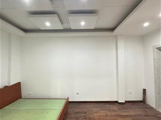 Mình có nhà biệt thự trung hoà cho thuê.diện tích 100m2 có thang máy.tiện làm văn phòng.