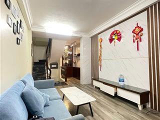 Cho thuê nhà 6 tầng tại đội cấn,ba đình,full đồ 15tr