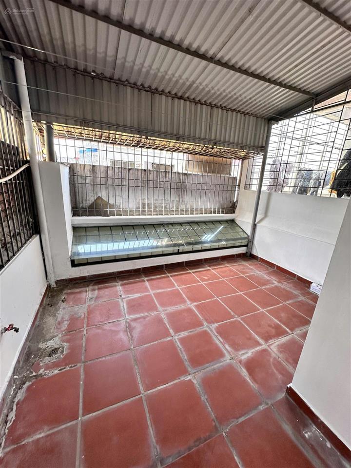 Cho thuê nhà liền kề 5 tầng 70m2 tại hoàng quốc việt, ngõ ô tô tránh