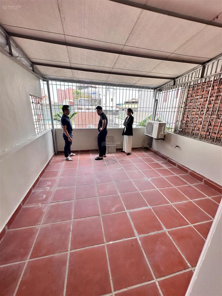 Cho thuê nhà liền kề 5 tầng 70m2 tại hoàng quốc việt, ngõ ô tô tránh