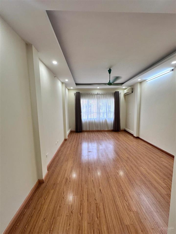 Cho thuê nhà liền kề 5 tầng 70m2 tại hoàng quốc việt, ngõ ô tô tránh