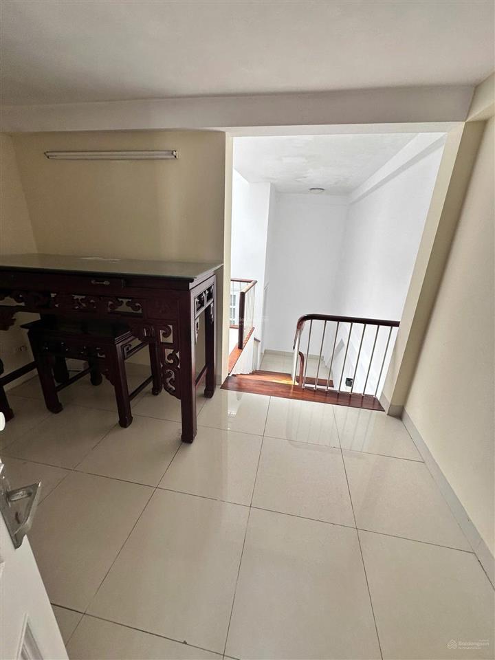Cho thuê nhà liền kề 5 tầng 70m2 tại hoàng quốc việt, ngõ ô tô tránh