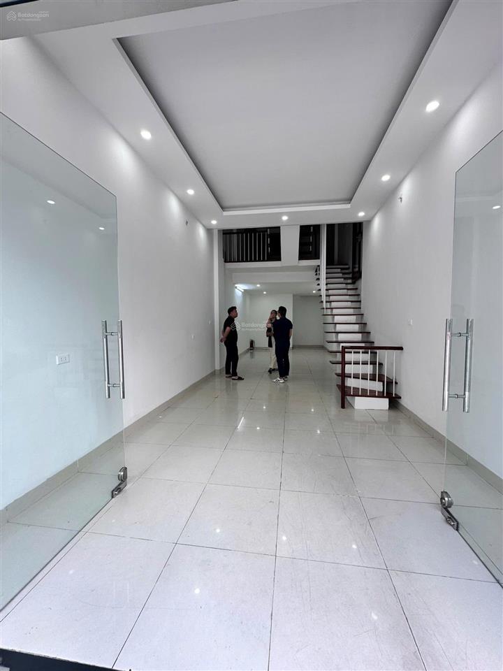 Cho thuê nhà liền kề 5 tầng 70m2 tại hoàng quốc việt, ngõ ô tô tránh