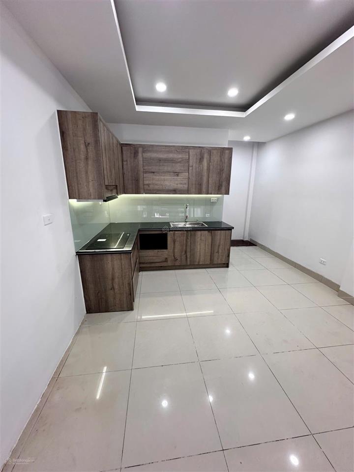 Cho thuê nhà liền kề 5 tầng 70m2 tại hoàng quốc việt, ngõ ô tô tránh