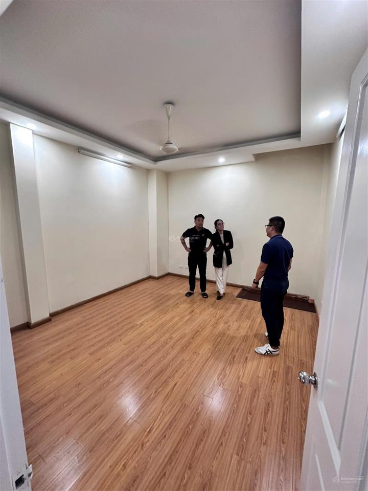 Cho thuê nhà liền kề 5 tầng 70m2 tại hoàng quốc việt, ngõ ô tô tránh
