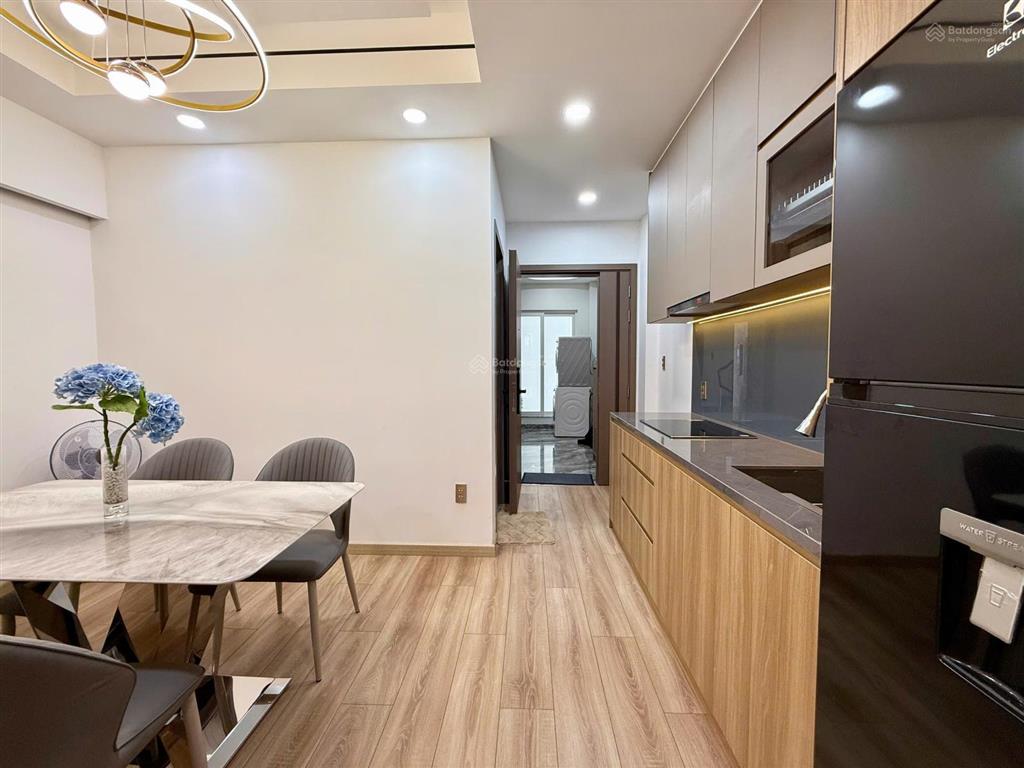 Cho thuê căn hộ 1 phòng ngủ quận 7, full nội thất, ban công lớn, gần rmit & lotte