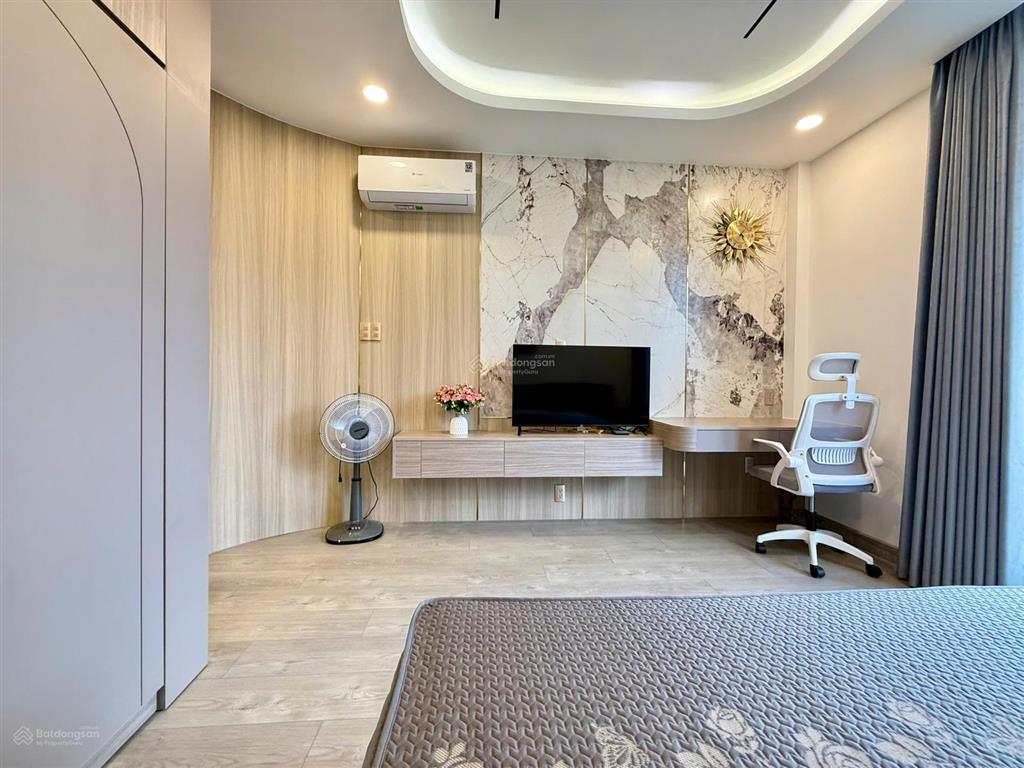 Cho thuê căn hộ 1 phòng ngủ quận 7, full nội thất, ban công lớn, gần rmit & lotte