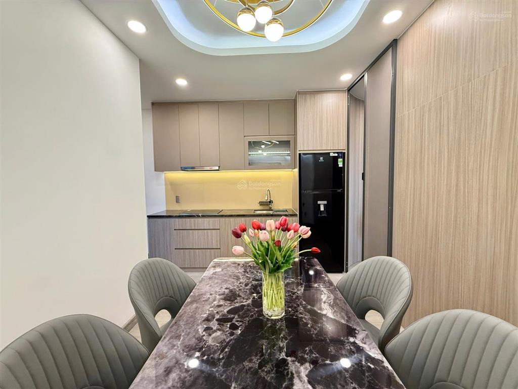 Cho thuê căn hộ 1 phòng ngủ quận 7, full nội thất, ban công lớn, gần rmit & lotte