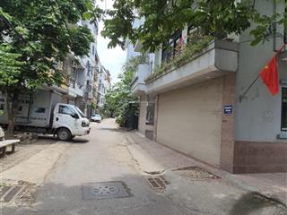 Bán đất hồng tiến, chỉ hơn 9 tỷ có gần 80m2, lô góc ô tô vào đất. sổ đỏ vuông vắn. lô đất có 102