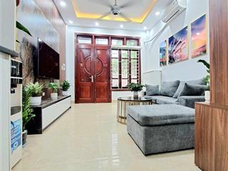 Bán nhà cổ linh chỉ 5.15 tỷ có 80m2 sử dụng. ô tô đỗ cổng, 30m ra bãi gửi ô tô