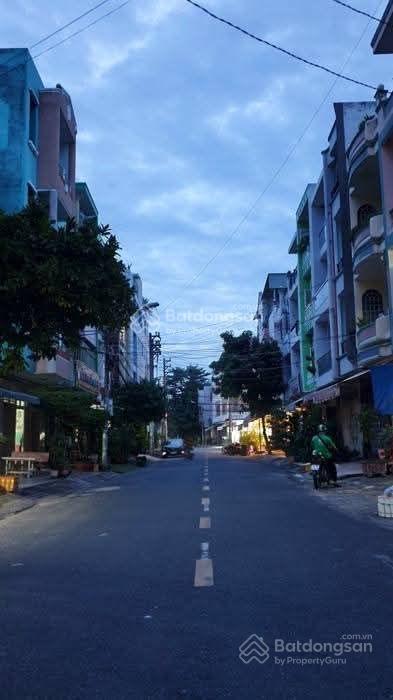 10 tỷ 500 thương lượng, bán nhà mặt tiền 4 tầng, diện tích ngan 4 mét dài 15 mét.