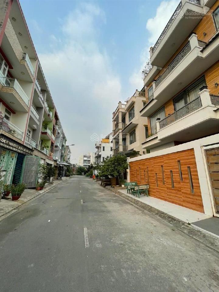 9 tỷ 700 thương lượng, bán nhà mặt tiền 4 tầng, kinh doanh, diện tích ngan 5 mét dài 18 mét.