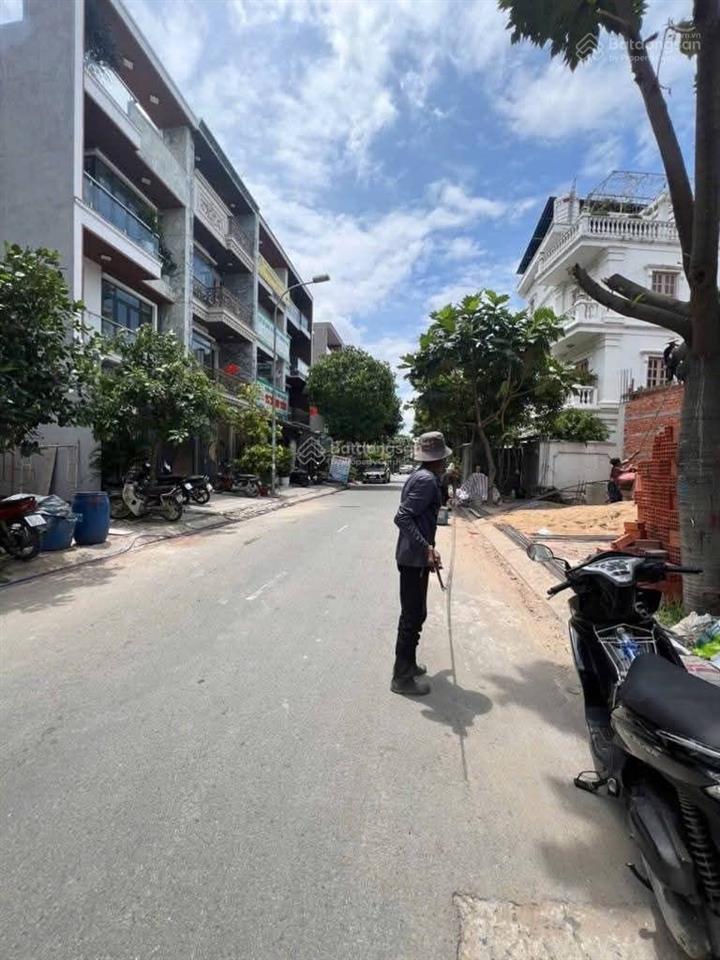 11 tỷ 800 thương lượng, bán nhà mới 4 tầng mặt tiền kinh doanh, diện tích ngan 13 mét dài 12.