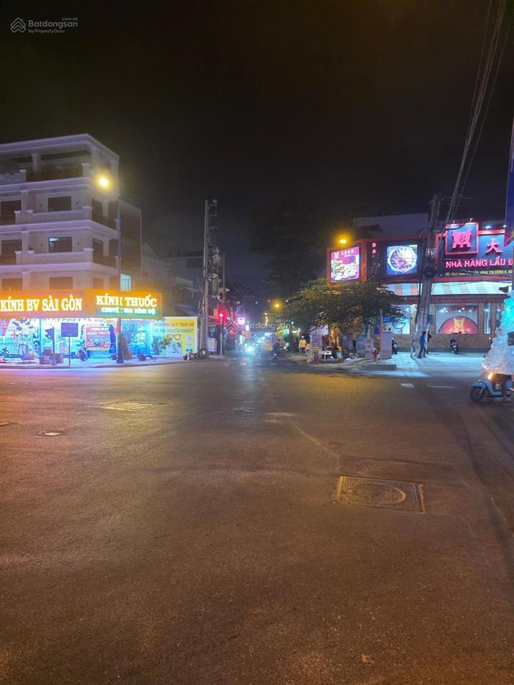 31 tỷ 500 thương lượng, bán nhà góc 2 mật tiền 4 tầng, kinh doanh, dt ngan 6,40 mét dài 20 mét