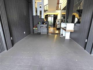 10 tỷ 500 thương lượng, bán nhà mặt tiền khu phân lô, diện tích  ngan 4 mét  dài 20 mét.