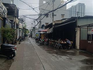 8 tỷ 500 thương lượng, nhà 3 tầng, đường 6 mét thông, diện tích  ngan 4 mét  dài 27 mét.