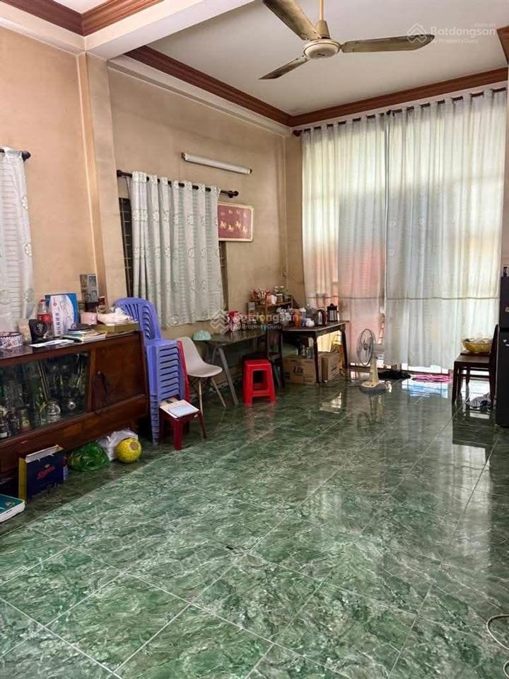 10 tỷ 500 thương lượng, nhà 4 tầng mặt tiền kinh doanh, diện tích  ngan 4,62 mét  dài 19 mét.