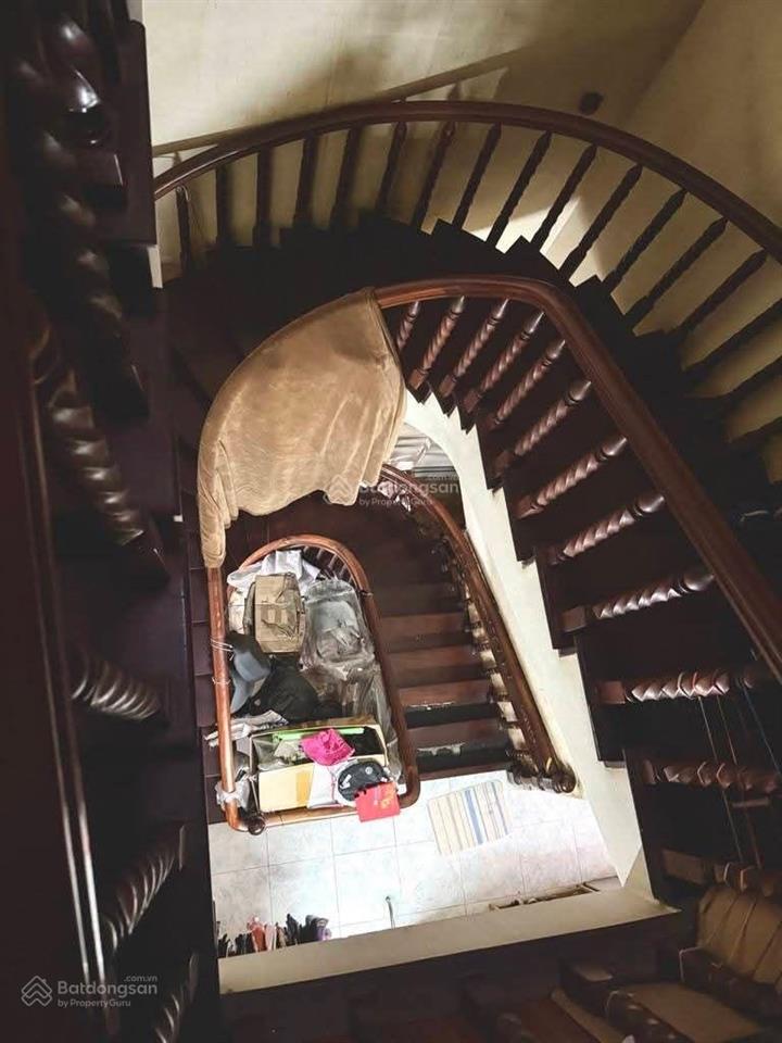 10 tỷ 500 thương lượng, nhà 4 tầng mặt tiền kinh doanh, diện tích  ngan 4,62 mét  dài 19 mét.