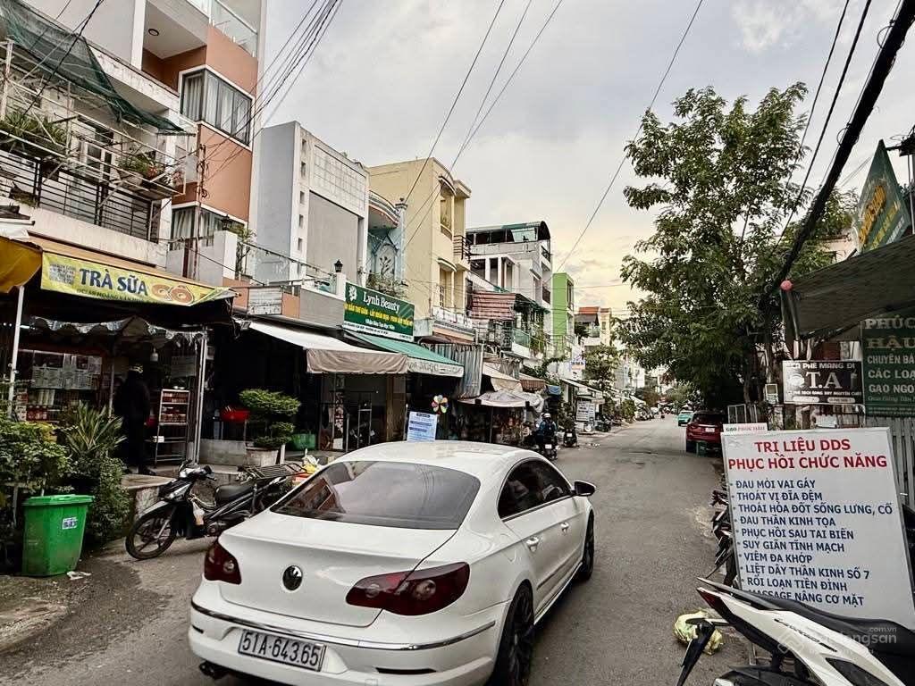 10 tỷ 500 thương lượng, nhà 4 tầng mặt tiền kinh doanh, diện tích  ngan 4,62 mét  dài 19 mét.