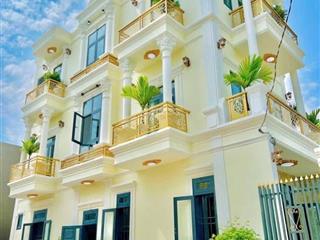 Bán căn nhà 3 tầng đẹp lung linh , kiểu biệt thự giá cực tốt .