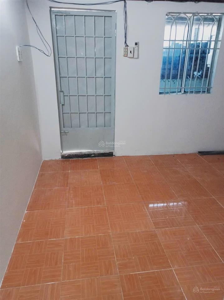 2 tầng huỳnh tấn phát ngay trường học lâm văn bền thị trấn nhà bè, trước nhà 3.5 m, tầng 2 máy lạnh