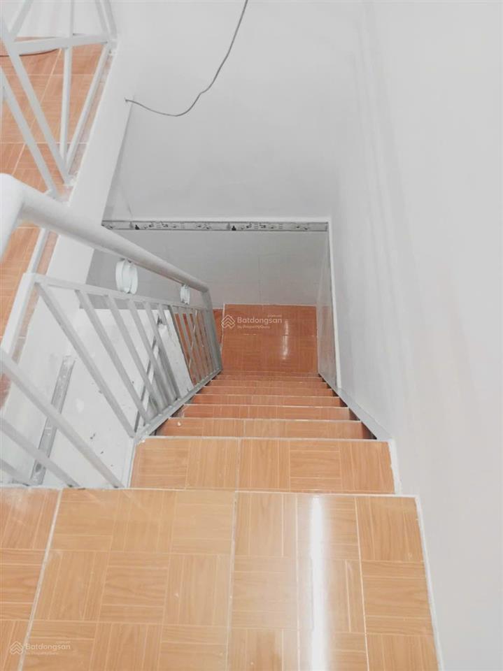 2 tầng huỳnh tấn phát ngay trường học lâm văn bền thị trấn nhà bè, trước nhà 3.5 m, tầng 2 máy lạnh