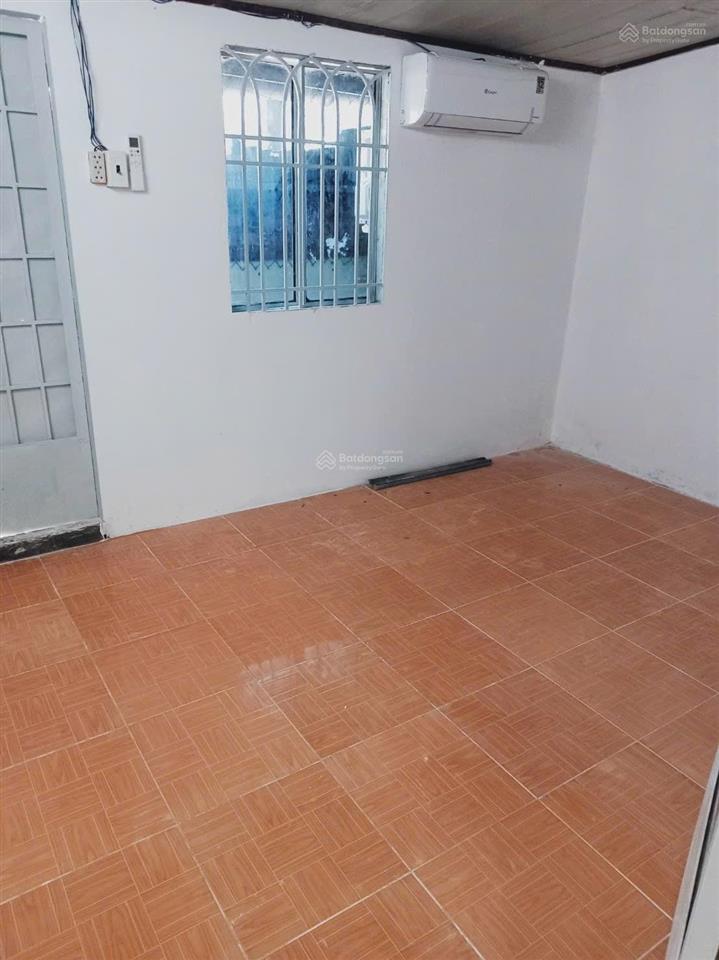 2 tầng huỳnh tấn phát ngay trường học lâm văn bền thị trấn nhà bè, trước nhà 3.5 m, tầng 2 máy lạnh