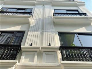 Phân lô hàng không nguyễn sơn  dt 55m 6 tầng thang máy full nội thất ô tô vào nhà đường thông