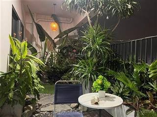 Chính chủ cho thuê 3 p ngủ sân vườn  ban công 14m2 đầy đủ nội thất giá 17 triệu/th, view bể bơi