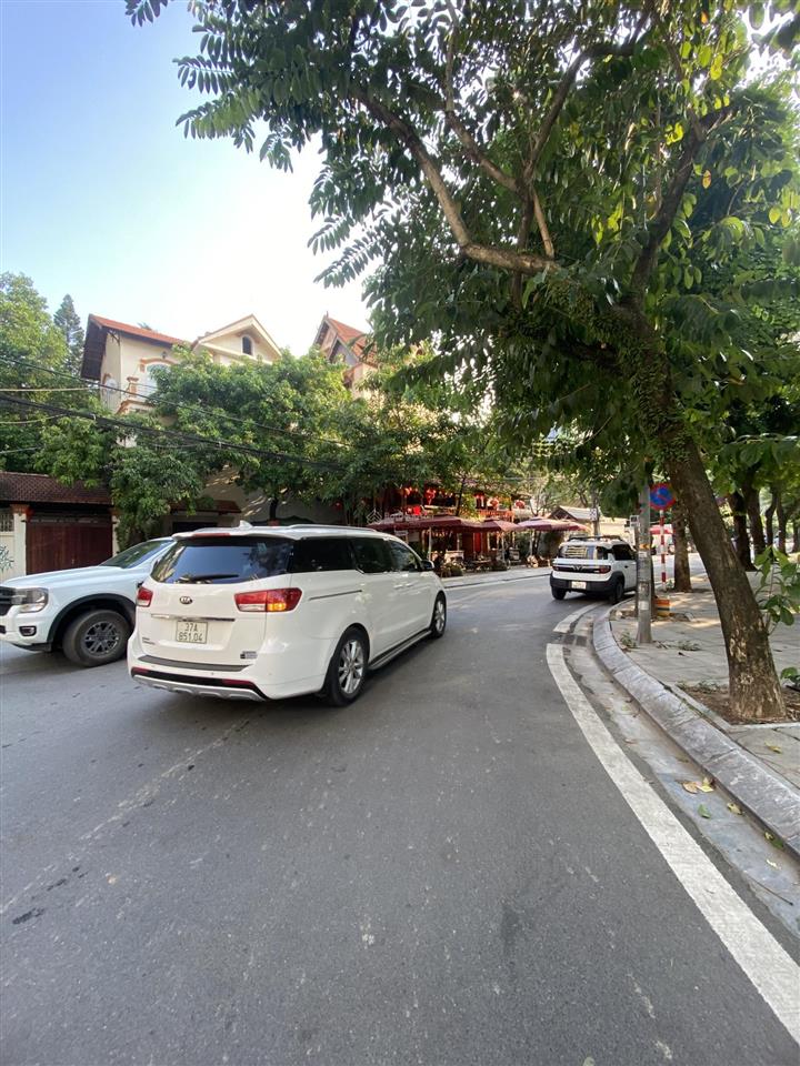 Toà apartment quảng bá vỉa hè view hồ tây 2 mặt tiền ô tô tránh dừng đỗ ngày đêm dt 140m giá 100tỷ