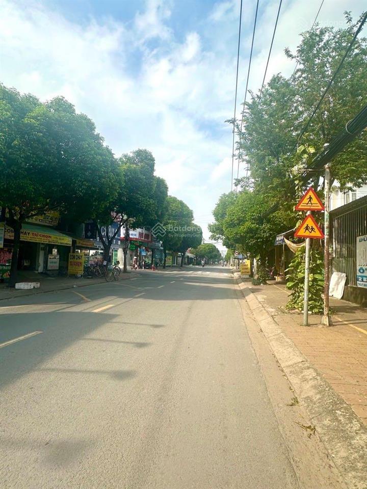 Nhà sổ đẹp nở hậu, 27x36m. 950m2. ngay thị trấn hóc môn. giá chỉ 62 tỷ