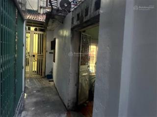 Tập thể tầng 1 phương mai  trung tâm đống đa cách ô tô tránh chỉ 5m  sân để được 4  5 xe máy