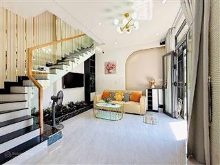 Chủ bán ngộp đi nước ngoài công chứng liền trong ngày